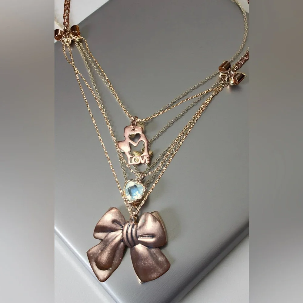Gold Bow Betsey Johnson Necklace 💖 - Picture 2 of 4